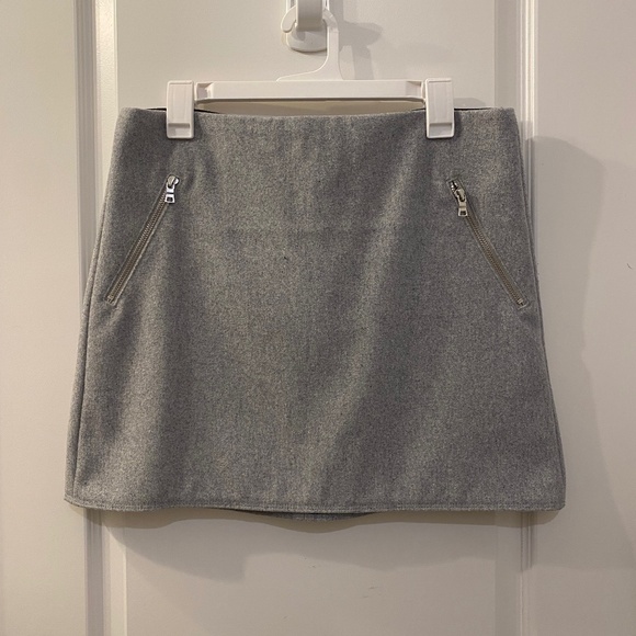 Gap wool mini skirt— super flattering! - Picture 1 of 3